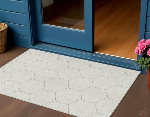 Homeroots 3' Black And Ivory Geometric Washable Area Rug - Perfect For Indoor And Outdoor Spaces, Durable Design 3' X 5' Polyester 596752