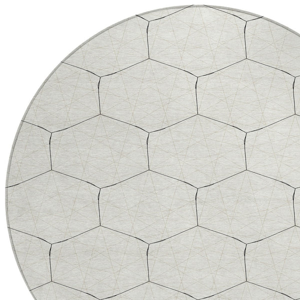 Homeroots 3' Black And Ivory Geometric Washable Area Rug - Perfect For Indoor And Outdoor Spaces, Durable Design 8' Round Polyester 596754