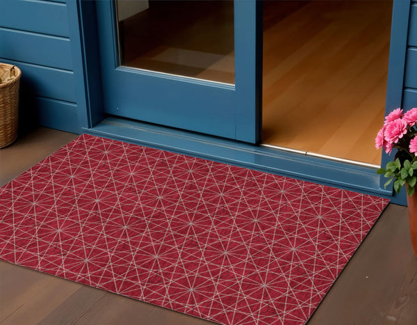 Homeroots 3' Black And Ivory Geometric Washable Area Rug - Perfect For Indoor And Outdoor Spaces, Durable Design 3' X 5' Polyester 596758