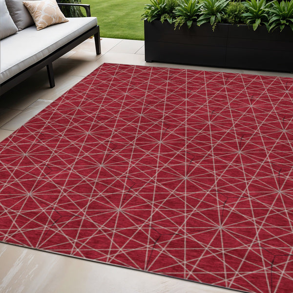 Homeroots 3' Black And Ivory Geometric Washable Area Rug - Perfect For Indoor And Outdoor Spaces, Durable Design 5' X 8' Polyester 596759