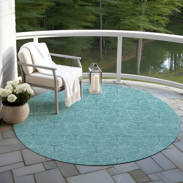 Homeroots 3' Black And Ivory Geometric Washable Area Rug - Perfect For Indoor And Outdoor Spaces, Durable Design 8' Round Polyester 596772