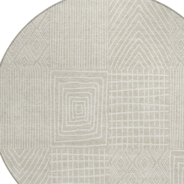 Homeroots 3' Beige And Ivory Geometric Washable Area Rug - Versatile Indoor Outdoor Design For Any Space 8' Round Polyester 596898
