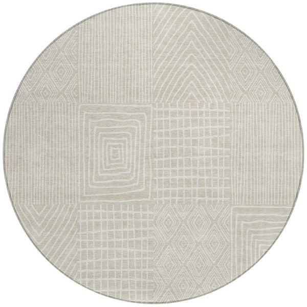 Homeroots 3' Beige And Ivory Geometric Washable Area Rug - Versatile Indoor Outdoor Design For Any Space 8' Round Polyester 596898
