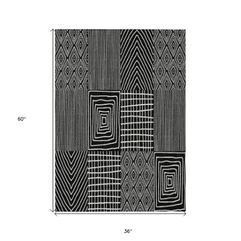 Homeroots 3' Beige And Ivory Geometric Washable Area Rug - Versatile Indoor Outdoor Design For Any Space 3' X 5' Polyester 596902