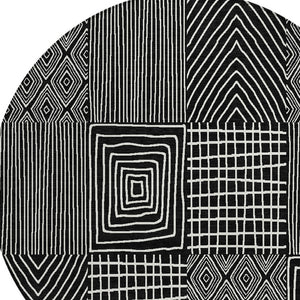 Homeroots 3' Beige And Ivory Geometric Washable Area Rug - Versatile Indoor Outdoor Design For Any Space 8' Round Polyester 596904