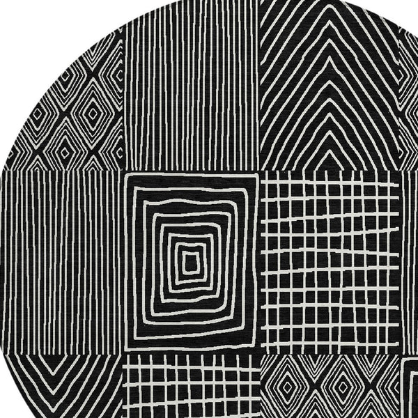 Homeroots 3' Beige And Ivory Geometric Washable Area Rug - Versatile Indoor Outdoor Design For Any Space 8' Round Polyester 596904