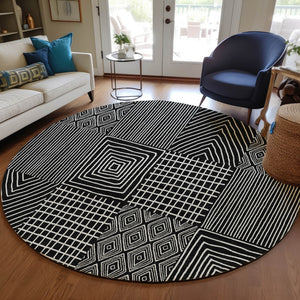 Homeroots 3' Beige And Ivory Geometric Washable Area Rug - Versatile Indoor Outdoor Design For Any Space 8' Round Polyester 596904