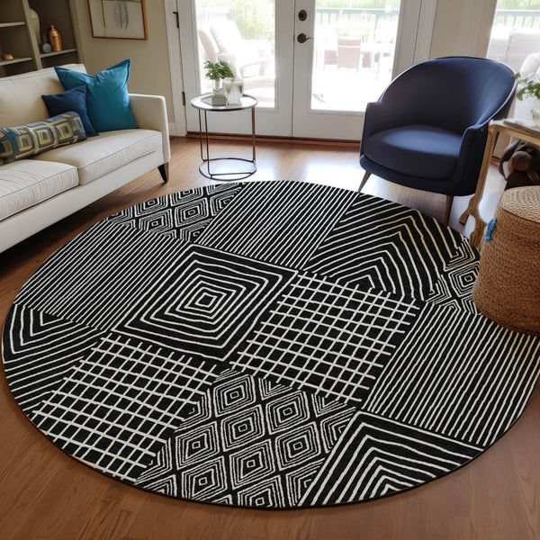 Homeroots 3' Beige And Ivory Geometric Washable Area Rug - Versatile Indoor Outdoor Design For Any Space 8' Round Polyester 596904