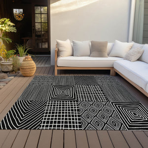 Homeroots 3' Beige And Ivory Geometric Washable Area Rug - Versatile Indoor Outdoor Design For Any Space 8' X 10' Polyester 596905