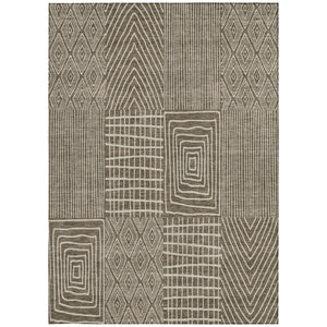 Homeroots 3' Beige And Ivory Geometric Washable Area Rug - Versatile Indoor Outdoor Design For Any Space 3' X 5' Polyester 596908
