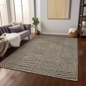 Homeroots 3' Beige And Ivory Geometric Washable Area Rug - Versatile Indoor Outdoor Design For Any Space 3' X 5' Polyester 596908