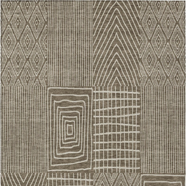 Homeroots 3' Beige And Ivory Geometric Washable Area Rug - Versatile Indoor Outdoor Design For Any Space 5' X 8' Polyester 596909