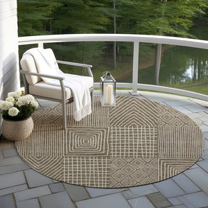 Homeroots 3' Beige And Ivory Geometric Washable Area Rug - Versatile Indoor Outdoor Design For Any Space 8' Round Polyester 596910