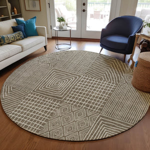 Homeroots 3' Beige And Ivory Geometric Washable Area Rug - Versatile Indoor Outdoor Design For Any Space 8' Round Polyester 596910