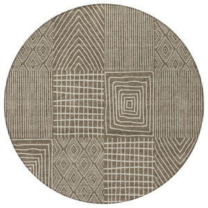 Homeroots 3' Beige And Ivory Geometric Washable Area Rug - Versatile Indoor Outdoor Design For Any Space 8' Round Polyester 596910