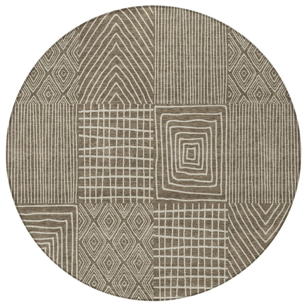 Homeroots 3' Beige And Ivory Geometric Washable Area Rug - Versatile Indoor Outdoor Design For Any Space 8' Round Polyester 596910