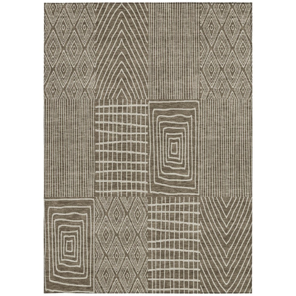 Homeroots 3' Beige And Ivory Geometric Washable Area Rug - Versatile Indoor Outdoor Design For Any Space 8' X 10' Polyester 596911