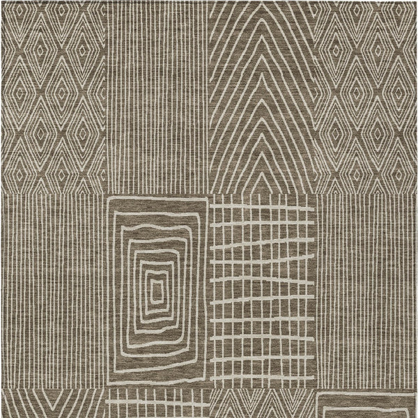 Homeroots 3' Beige And Ivory Geometric Washable Area Rug - Versatile Indoor Outdoor Design For Any Space 8' X 10' Polyester 596911