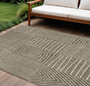 Homeroots 3' Beige And Ivory Geometric Washable Area Rug - Versatile Indoor Outdoor Design For Any Space 10' X 14' Polyester 596913