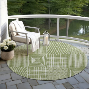 Homeroots 3' Beige And Ivory Geometric Washable Area Rug - Versatile Indoor Outdoor Design For Any Space 8' Round Polyester 596922