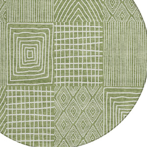 Homeroots 3' Beige And Ivory Geometric Washable Area Rug - Versatile Indoor Outdoor Design For Any Space 8' Round Polyester 596922