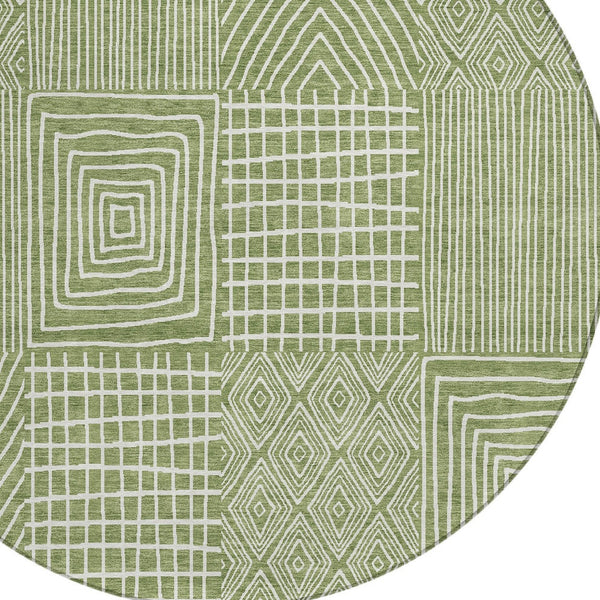 Homeroots 3' Beige And Ivory Geometric Washable Area Rug - Versatile Indoor Outdoor Design For Any Space 8' Round Polyester 596922