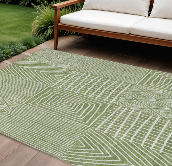 Homeroots 3' Beige And Ivory Geometric Washable Area Rug - Versatile Indoor Outdoor Design For Any Space 8' X 10' Polyester 596923
