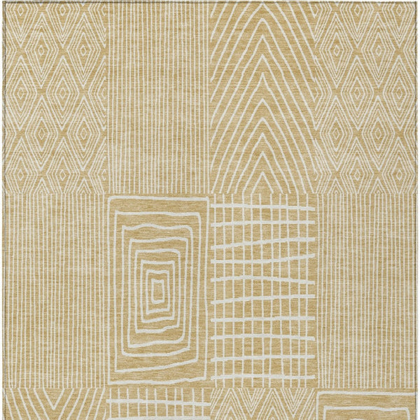 Homeroots 3' Beige And Ivory Geometric Washable Area Rug - Versatile Indoor Outdoor Design For Any Space 3' X 5' Polyester 596926