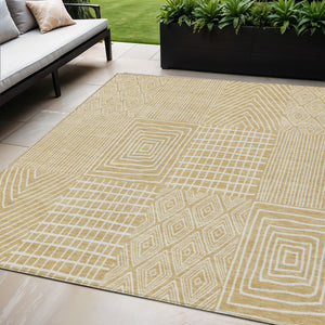 Homeroots 3' Beige And Ivory Geometric Washable Area Rug - Versatile Indoor Outdoor Design For Any Space 5' X 8' Polyester 596927