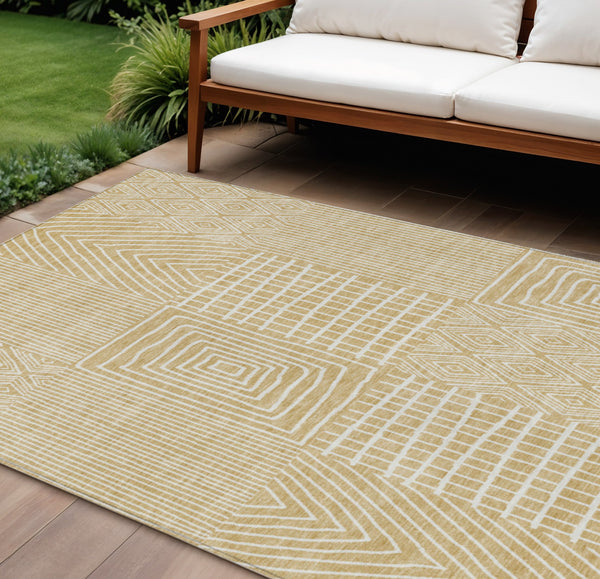 Homeroots 3' Beige And Ivory Geometric Washable Area Rug - Versatile Indoor Outdoor Design For Any Space 9' X 12' Polyester 596930