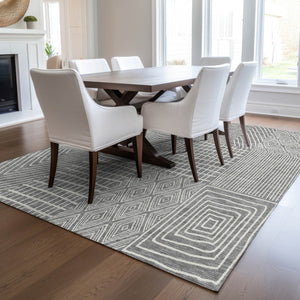 Homeroots 3' Beige And Ivory Geometric Washable Area Rug - Versatile Indoor Outdoor Design For Any Space 5' X 8' Polyester 596933