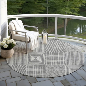 Homeroots 3' Beige And Ivory Geometric Washable Area Rug - Versatile Indoor Outdoor Design For Any Space 8' Round Polyester 596934