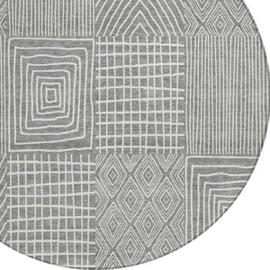 Homeroots 3' Beige And Ivory Geometric Washable Area Rug - Versatile Indoor Outdoor Design For Any Space 8' Round Polyester 596934