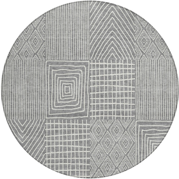 Homeroots 3' Beige And Ivory Geometric Washable Area Rug - Versatile Indoor Outdoor Design For Any Space 8' Round Polyester 596934