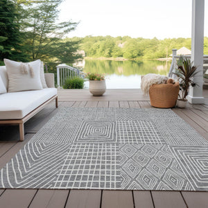 Homeroots 3' Beige And Ivory Geometric Washable Area Rug - Versatile Indoor Outdoor Design For Any Space 8' X 10' Polyester 596935