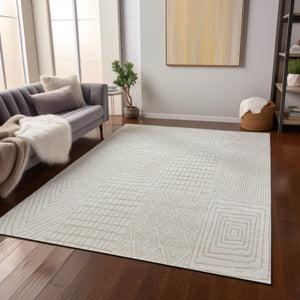 Homeroots 3' Beige And Ivory Geometric Washable Area Rug - Versatile Indoor Outdoor Design For Any Space 3' X 5' Polyester 596938