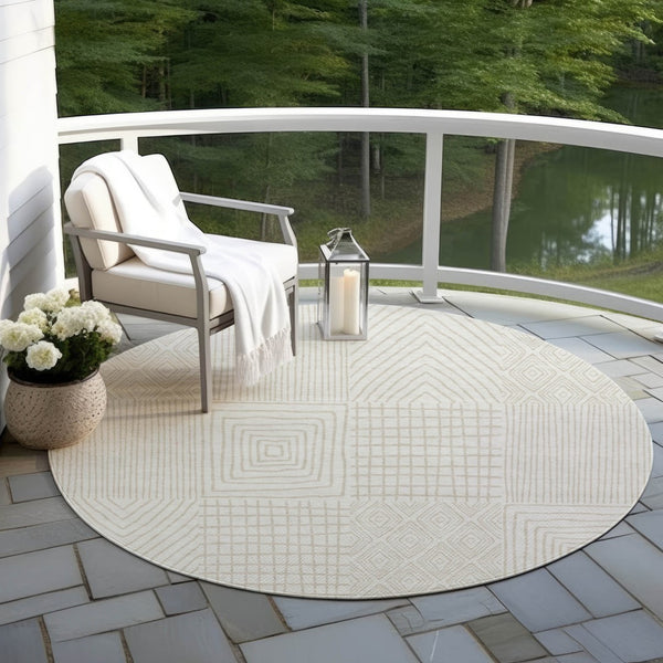 Homeroots 3' Beige And Ivory Geometric Washable Area Rug - Versatile Indoor Outdoor Design For Any Space 8' Round Polyester 596940