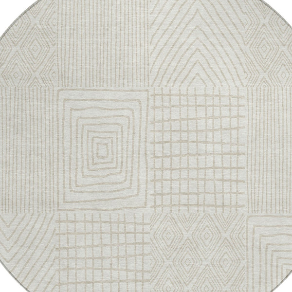 Homeroots 3' Beige And Ivory Geometric Washable Area Rug - Versatile Indoor Outdoor Design For Any Space 8' Round Polyester 596940