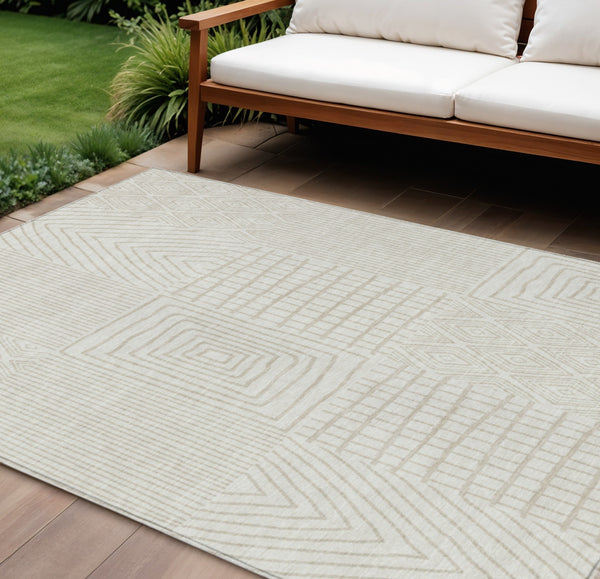 Homeroots 3' Beige And Ivory Geometric Washable Area Rug - Versatile Indoor Outdoor Design For Any Space 10' X 14' Polyester 596943