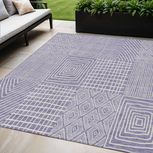Homeroots 3' Beige And Ivory Geometric Washable Area Rug - Versatile Indoor Outdoor Design For Any Space 5' X 8' Polyester 596945
