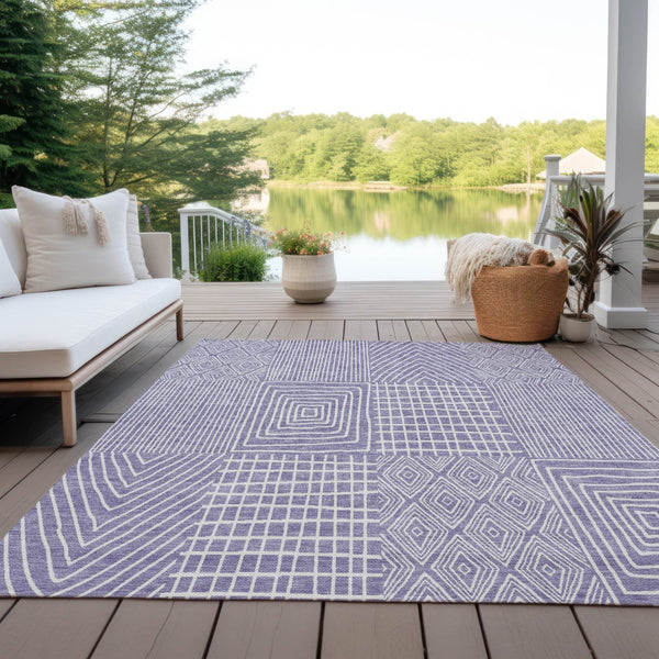 Homeroots 3' Beige And Ivory Geometric Washable Area Rug - Versatile Indoor Outdoor Design For Any Space 8' X 10' Polyester 596947
