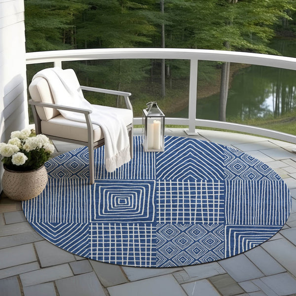 Homeroots 3' Beige And Ivory Geometric Washable Area Rug - Versatile Indoor Outdoor Design For Any Space 8' Round Polyester 596952