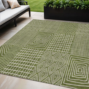 Homeroots 3' Beige And Ivory Geometric Washable Area Rug - Versatile Indoor Outdoor Design For Any Space 5' X 8' Polyester 596957