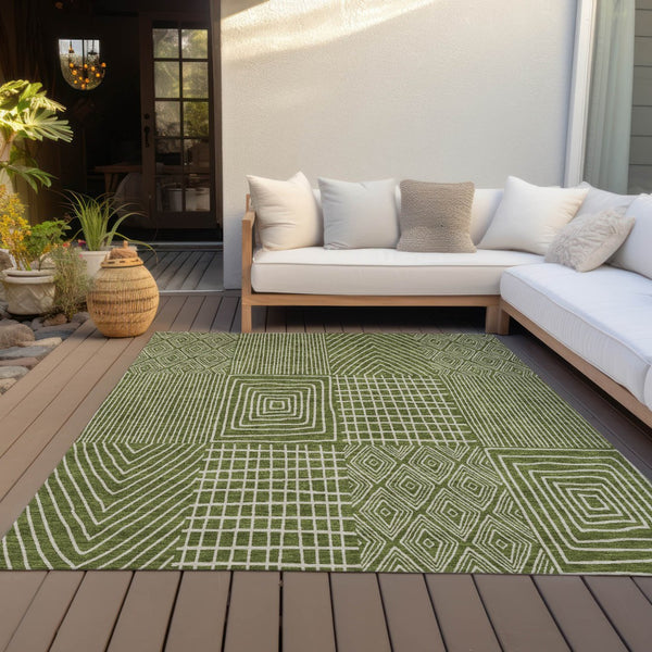 Homeroots 3' Beige And Ivory Geometric Washable Area Rug - Versatile Indoor Outdoor Design For Any Space 5' X 8' Polyester 596957