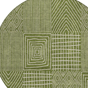 Homeroots 3' Beige And Ivory Geometric Washable Area Rug - Versatile Indoor Outdoor Design For Any Space 8' Round Polyester 596958