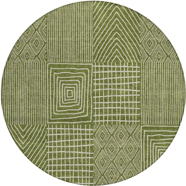 Homeroots 3' Beige And Ivory Geometric Washable Area Rug - Versatile Indoor Outdoor Design For Any Space 8' Round Polyester 596958