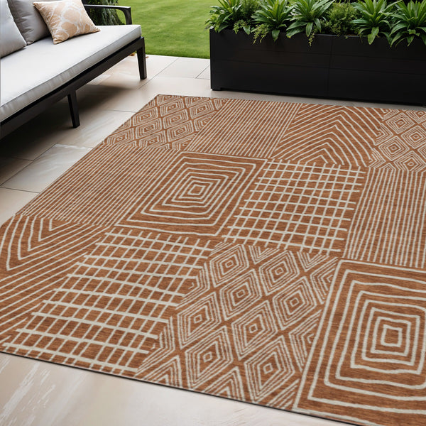 Homeroots 3' Beige And Ivory Geometric Washable Area Rug - Versatile Indoor Outdoor Design For Any Space 5' X 8' Polyester 596963