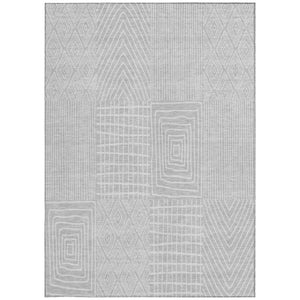 Homeroots 3' Beige And Ivory Geometric Washable Area Rug - Versatile Indoor Outdoor Design For Any Space 5' X 8' Polyester 596969