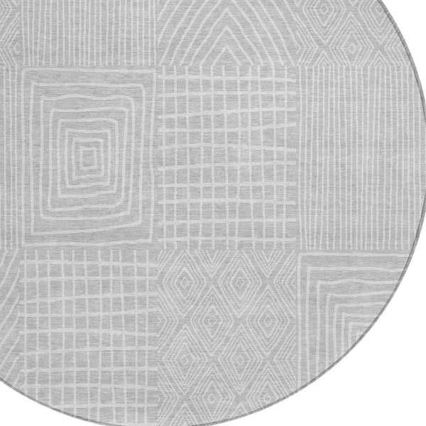 Homeroots 3' Beige And Ivory Geometric Washable Area Rug - Versatile Indoor Outdoor Design For Any Space 8' Round Polyester 596970