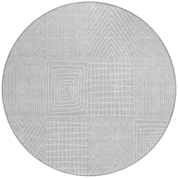 Homeroots 3' Beige And Ivory Geometric Washable Area Rug - Versatile Indoor Outdoor Design For Any Space 8' Round Polyester 596970